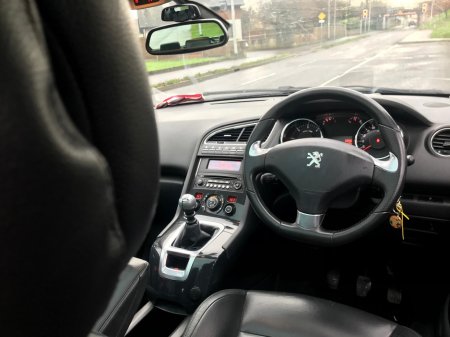 2017 Peugeot 5008 FAMILY 1.6 BLUE HDI 120 L LEATHER €7,950 thumbnail