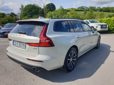 2022 Volvo V60 B4 P MHEV (197hp) Momentum €28,950