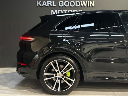 2024 Porsche Cayenne 3.0 V6 E-HYBRID MEGA  SPEC €109,950 thumbnail