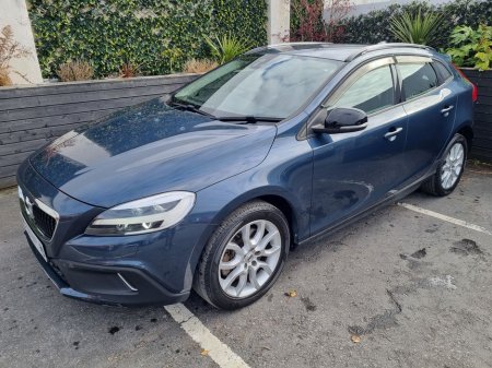 2017 Volvo V40 2.0D4 CROSS COUNTRY / HIGH SPEC / LOW MILEAGE / TAX €270 ( 172 DECEMBER REG ) €17,950