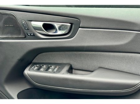 2025 Volvo XC60 ++SOLD++ + T6 PHEV A RECHARGE PLUS EDITION AWD BLACK thumbnail