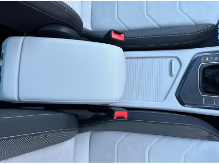 2023 Volkswagen Tiguan ELEGANCE 2.0 TDI 150HP NAV SKY VIEW €37,950 thumbnail