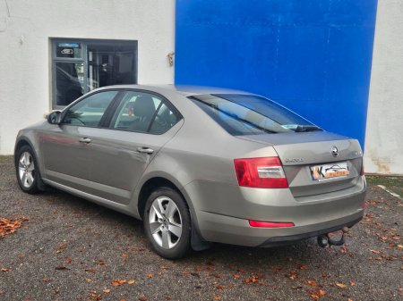 2015 Skoda Octavia COMBI AMBITION 1.6TDI 110HP DSG €10,450 thumbnail