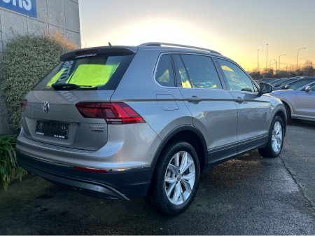 2019 Volkswagen Tiguan HIGHLINE 4MOTION AUTOMATIC 2.0 DIESEL //HIGH SPEC//360 PARKING CAMERAS//FRONT AND REAR HEATED SEATS//POWER TAILGATE//HEAD UP DISPLAY// thumbnail