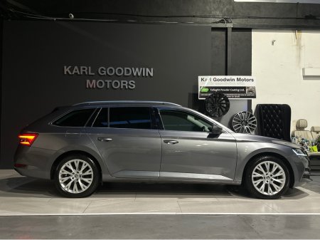 2023 Skoda Superb ESTATE E-HYBRID AUTOMATIC €29,950 thumbnail