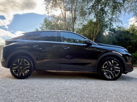 2024 Peugeot 3008 ALLURE 1.2 MHEV 136 €36,950