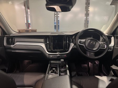 2021 Volvo XC60 B4 MHEV DSL (197hp) Momentum €42,950 thumbnail