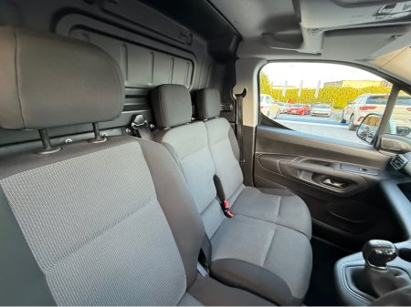 2021 Opel Combo 3 SEATER - 1.5 DIESEL - MANUAL - 12M WARRANTY - CAR: 1599 €14,950 thumbnail