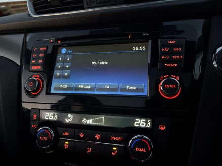 2018 Nissan Qashqai 1.6 DSL SV PREMIUM SS 18 4DR €12,950 thumbnail