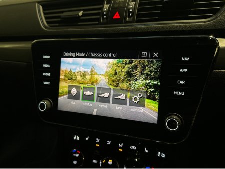 2023 Skoda Superb ESTATE E-HYBRID AUTOMATIC €29,950 thumbnail