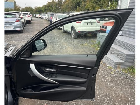 2017 BMW 3 Series 330E M SPORT 4DR AUTO €17,995 thumbnail