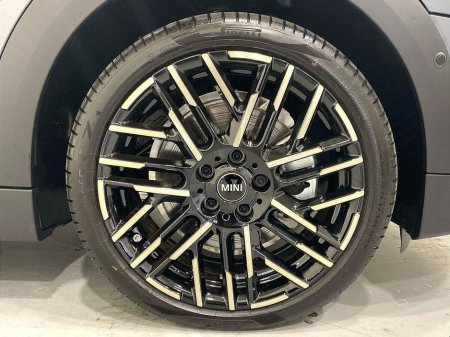 2025 MINI Convertible Cooper S €49,950 thumbnail