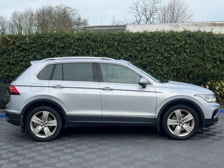 2022 Volkswagen Tiguan ELEGANCE 1.4 TSI PHEV // OPENING PAN ROOF // VERY LOW MILEAGE // HEATED SEATS // POWERED BOOT LID €34,900