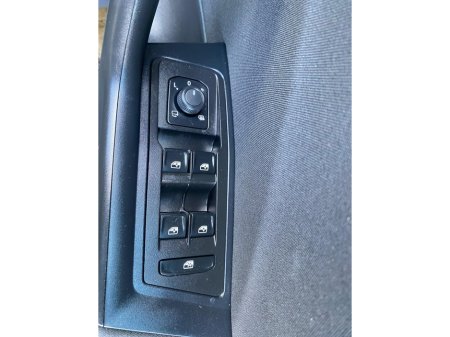 2023 Volkswagen T-Roc LIFE 1.0 TSI MANUAL 6SPEED FWD 110HP 5 €27,450 thumbnail