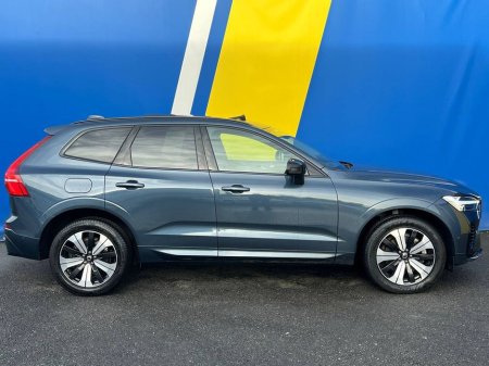 2023 Volvo XC60 T6 PLUS DARK AWD 2.0 HYBRID // OPENING PAN ROOF // ADAPTIVE CRUISE CONTROL // TAXED UNTIL 07/26 €39,950