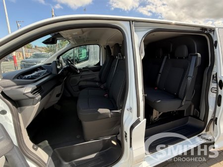 2025 Ford Transit Custom DCIV TREND 2.5 232PS PHEV LWB **IN STOCK 6 SEATS CREW CAB** €46,000