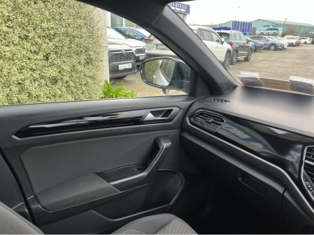 2022 Volkswagen T-Roc STLYE BLACK PACK AUTOMATIC 1.5 PETROL //LOW MILES//HIGH SPEC//KEYLESS ENTRY//ADAPTIVE CRUISE CONTROL//REVERSE CAMERA// €29,950 thumbnail