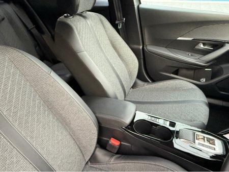 2024 Peugeot 2008 ALLURE - ELECTRIC - AUTO - 12M WARRANTY - CAR: 1601 thumbnail