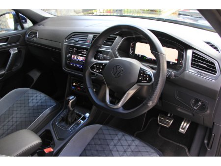 2023 Volkswagen Tiguan Allspace 2.0 TDI 150HP R-Line DSG €49,950 thumbnail