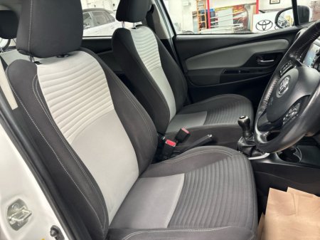 2017 Toyota Yaris 1.0 LUNA 4DR €13,750 thumbnail