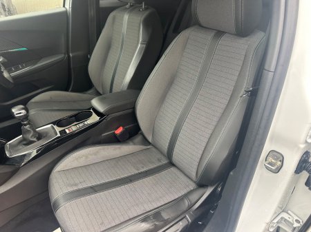 2022 Peugeot 2008 1.2 Puretech 100bhp Allure €21,895 thumbnail