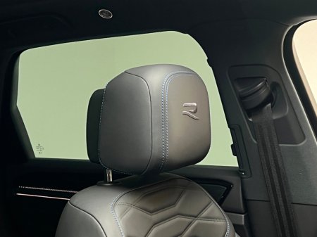 2025 Volkswagen Touareg R V6 3.0 TSI PHEV 462HP €89,990 thumbnail
