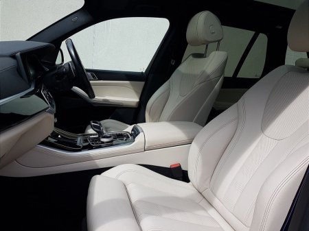 2021 BMW X5 xDrive45e M Sport €67,995 thumbnail