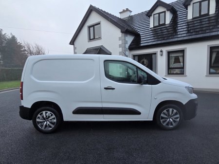 2023 Peugeot Partner  €13,850