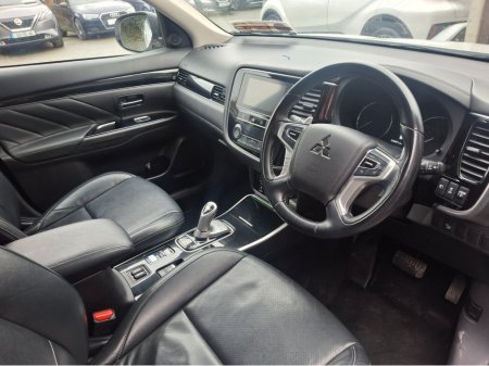 2019 Mitsubishi Outlander 2.4 JURO PHEV 4WD 20 2.0 200BHP 5DR €17,950 thumbnail