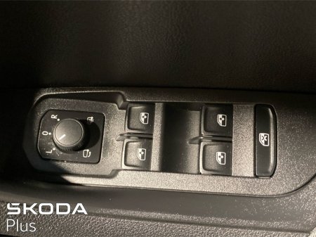 2025 Skoda Karoq Selection 2.0TDI 115bhp €35,950 thumbnail