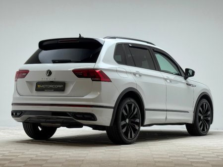 2022 Volkswagen Tiguan R-LINE 2.0 TDI 150HP €39,990 thumbnail