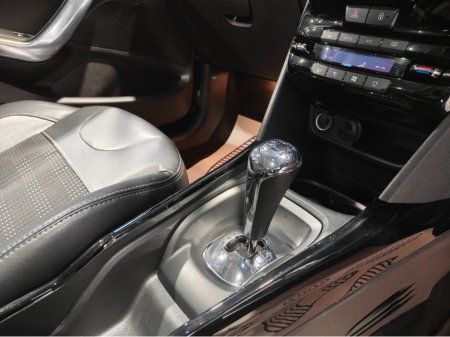 2015 Peugeot 2008 ALLURE 1.2 PURETECH AUTOMATIC €8,250 thumbnail