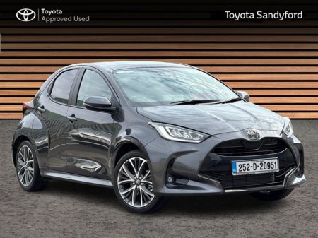 2025 Toyota Yaris PLATINUM PLUS 3 FREE SERVICES - SAVE THOUSANDS* FULL WARRANTY