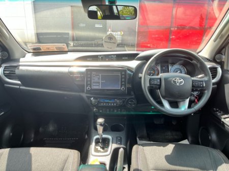2022 Toyota Hilux HILUX 2.8 SR5 D/CAB AUTO €35,950 thumbnail
