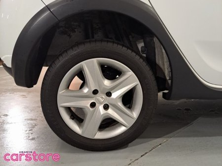 2015 Dacia Sandero Stepway TCe 90 S&S SIGNATURE €10,380 thumbnail