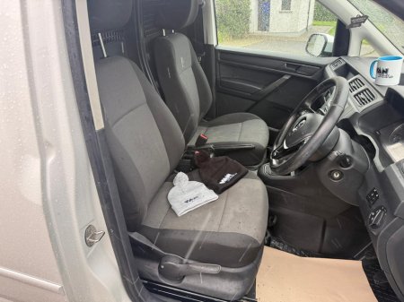 2020 Volkswagen Caddy C20 TRENDLINE TDI €15,160 thumbnail