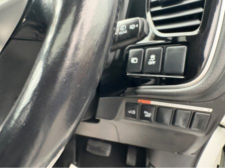 2017 Mitsubishi Outlander 2.0 4H PHEV 200BHP 5 5DR AUTO €17,950 thumbnail