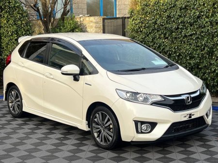 2016 Honda Fit SPORT 1.5 HYBIRD AUTO // REVERSE CAMERA // DIAMOND CUT ALLOYS // DIGITAL CLIMATE CONTROL €10,900 thumbnail