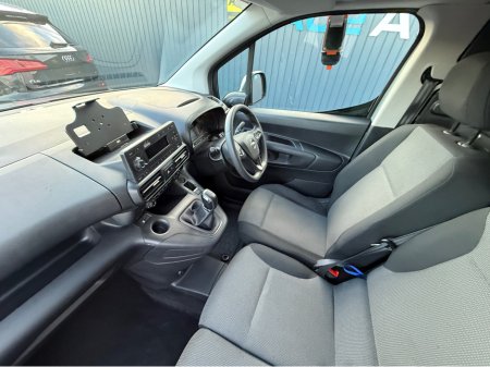 2021 Opel Combo 3 SEATER - 1.5 DIESEL - MANUAL - 12M WARRANTY - CAR: 1599 €14,950 thumbnail