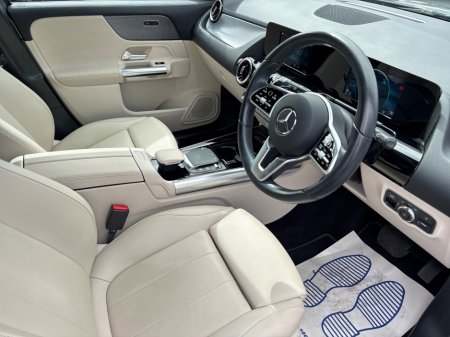 2021 Mercedes-Benz GLA Class 180 D 5DR AUTO €35,950 thumbnail