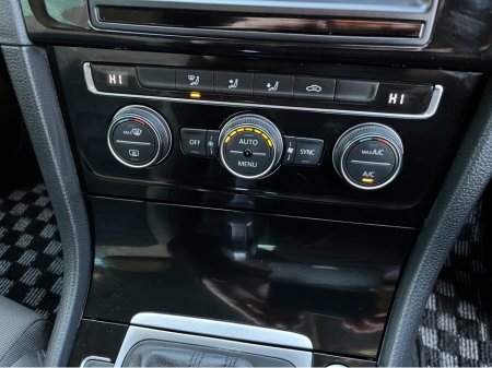 2017 Volkswagen Golf HIGHLINE AUTOMATIC 1.4 PETROL //HIGH SPEC//LOW MILES//KEYLESS ENTRY//REVERSE CAMERA//ADAPTIVE CRUISE CONTROL//BLIND SPOT WARNING// €16,950 thumbnail