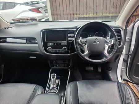 2019 Mitsubishi Outlander 2.4 JURO PHEV 4WD 20 2.0 200BHP 5DR €17,950 thumbnail