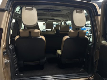 2004 Land Rover Discovery D2 TD5 HSE AUTO 7 SEATER €24,950 thumbnail
