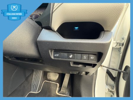 2020 Toyota Rav4 RAV4 HYBRID PLATINUM 2WD 4DR AUTO €28,999 thumbnail