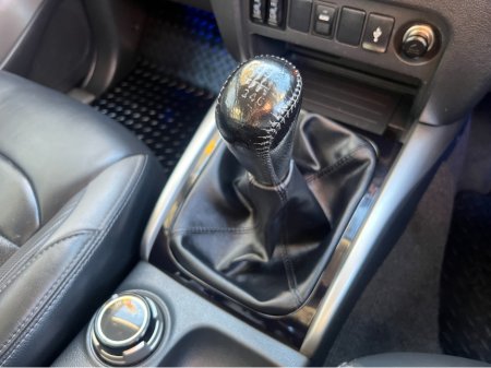 2017 Mitsubishi L200 DID BARBARIAN D/C 4WD 18 2.5 MANUAL //HIGH SPEC//FULL LEATHER//HEATED SEATS//REVEVRSE CAMERA//KEYLESS ENTRY// thumbnail