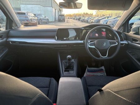 2024 Volkswagen Golf 1.0 TSI 110HP Life €24,975 thumbnail