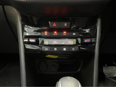 2017 Peugeot 2008 €12950! 2017 PEUGEOT 2008 ALLURE 1.2 AUTOMATIC / CRUISE CONTROL €12,950 thumbnail