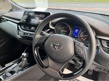 2019 Toyota C-HR 1.8 HYBRID AUTO LOW KM HIGH SPEC €18,950 thumbnail