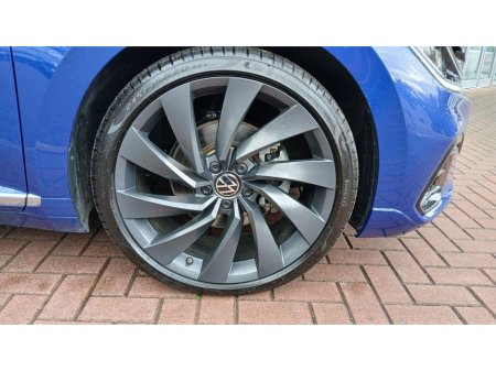 2025 Volkswagen Arteon 2.0TDI D7F 150HP R-LINE SHOOTING BRAKE, LAPIZ BLUE. €54,950 thumbnail