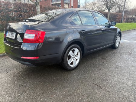 2015 Skoda Octavia AMBITION 1.6 TDI 105HP DSG 4 4DR AUTO €5,750